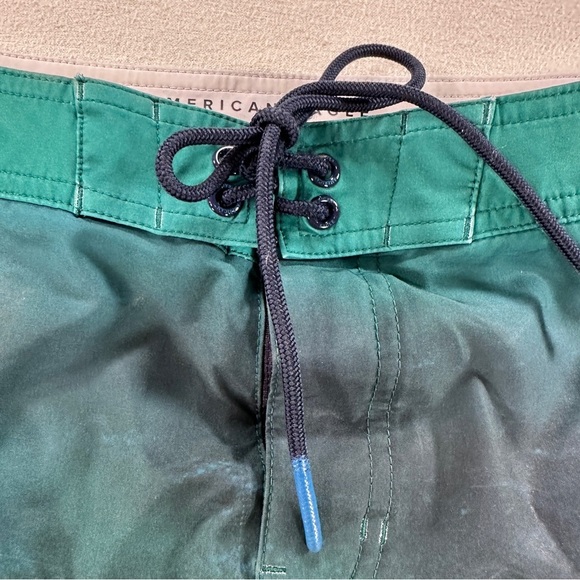 American Eagle Outfitters Green and Cream Beach Scene Swim Shorts Sz XS - Picture 3 of 11